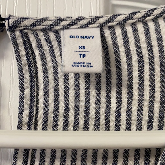 Old navy romper - Picture 3 of 3